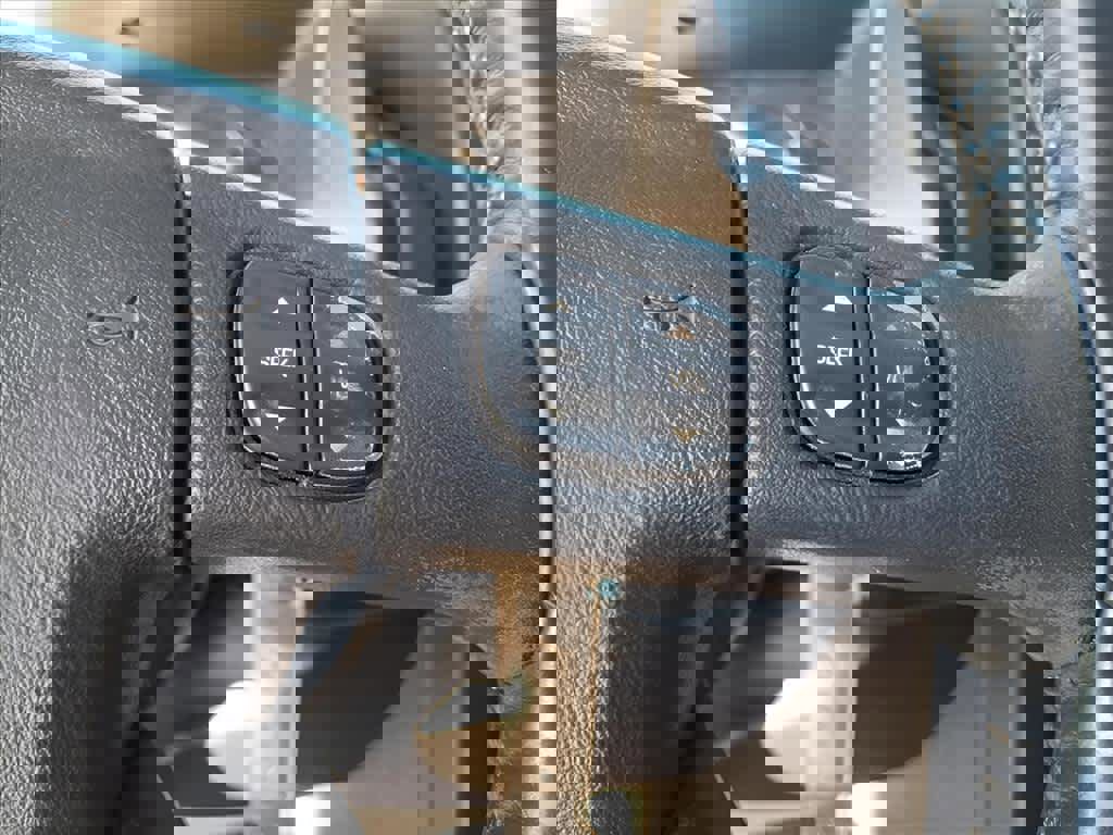 Used 2005 HUMMER H2 SUT w/ Preferred Equipment Group image 19