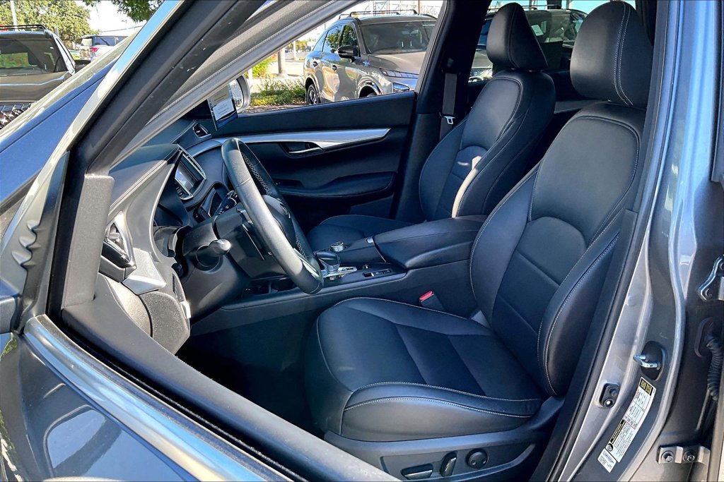 Used 2019 INFINITI QX50 Luxe w/ Navigation Package FWD image 34