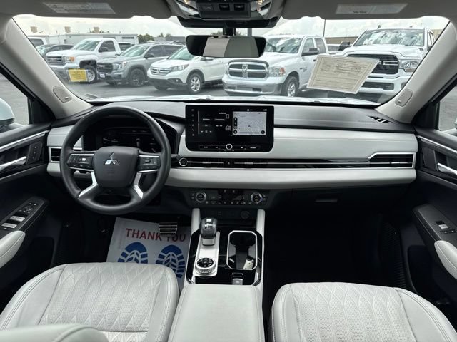 Used 2025 Mitsubishi Outlander SEL AWD/4WD image 13