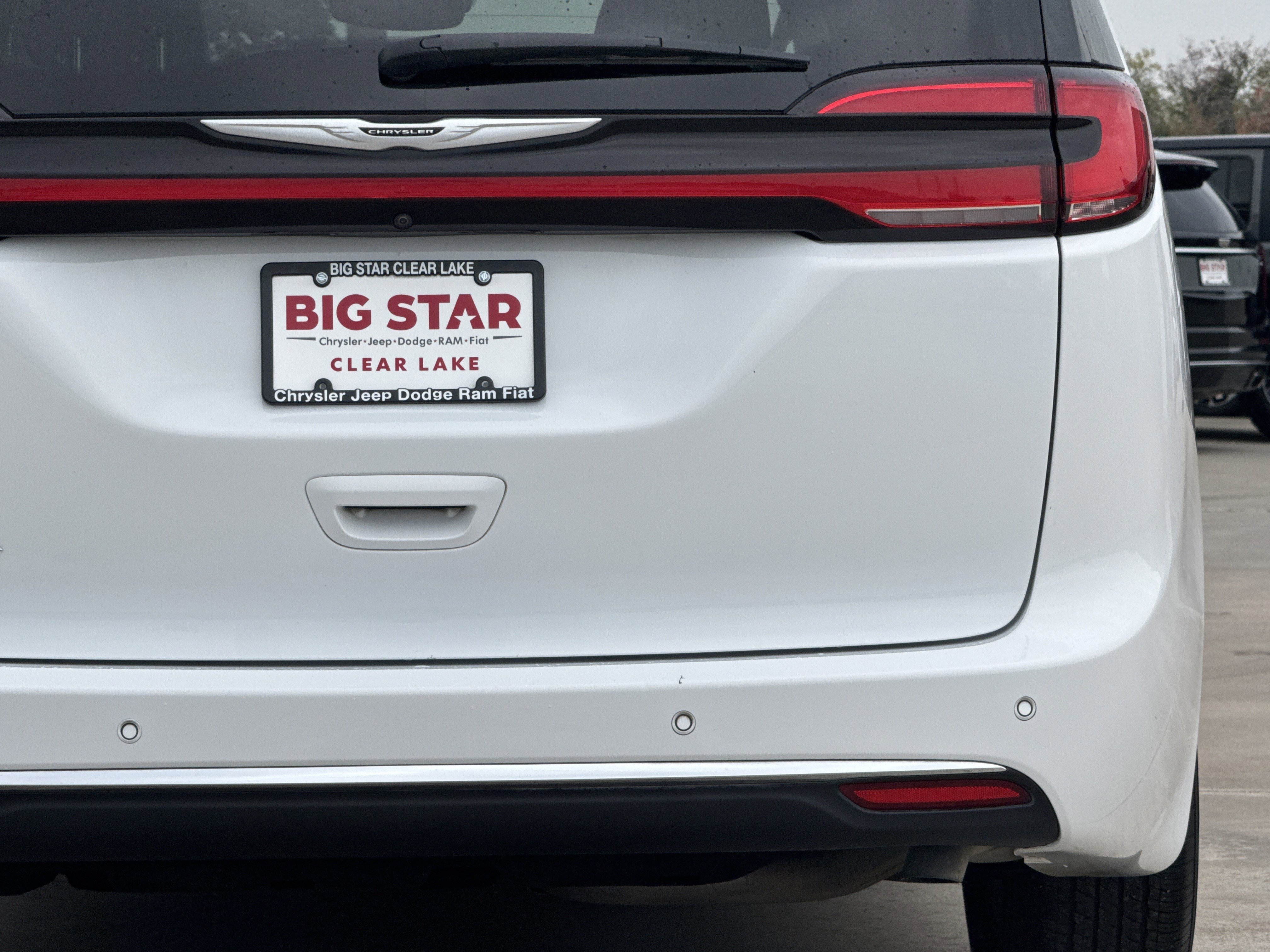 Used 2024 Chrysler Pacifica Touring-L image 11