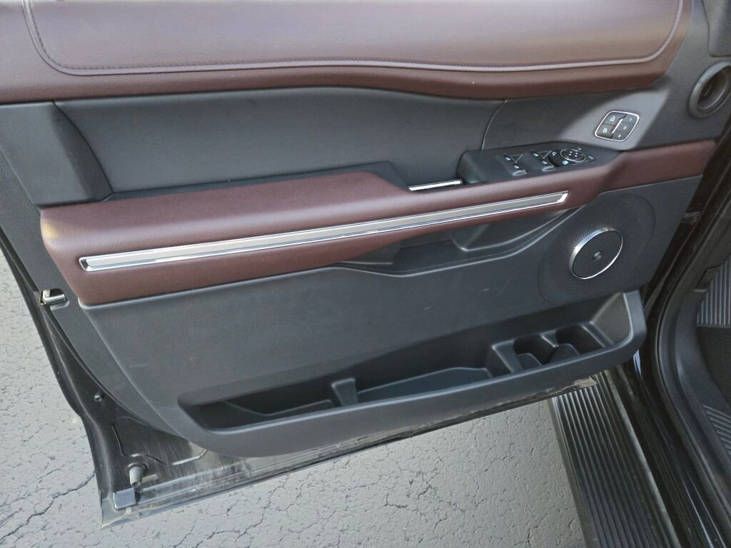 Used 2024 Ford Expedition Limited RWD image 19