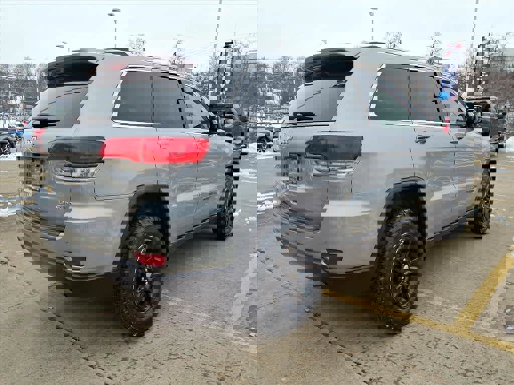 Used 2017 Jeep Grand Cherokee Laredo w/ Quick Order Package 23E image 6