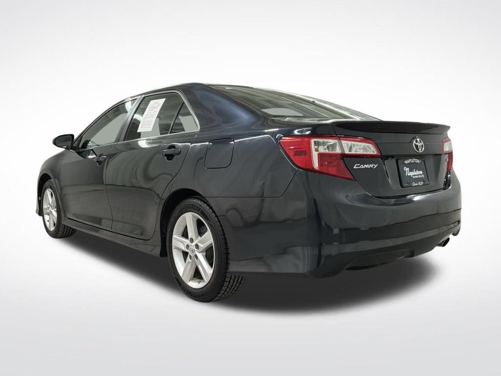 Used 2014 Toyota Camry SE image 2