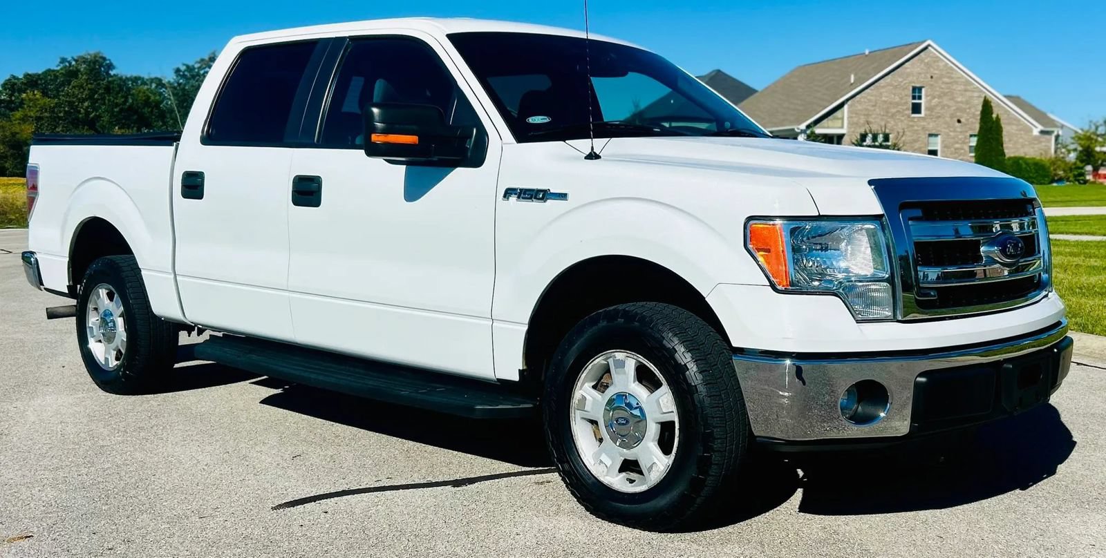 Used 2014 Ford F150 XLT w/ XLT Convenience Package RWD image 2