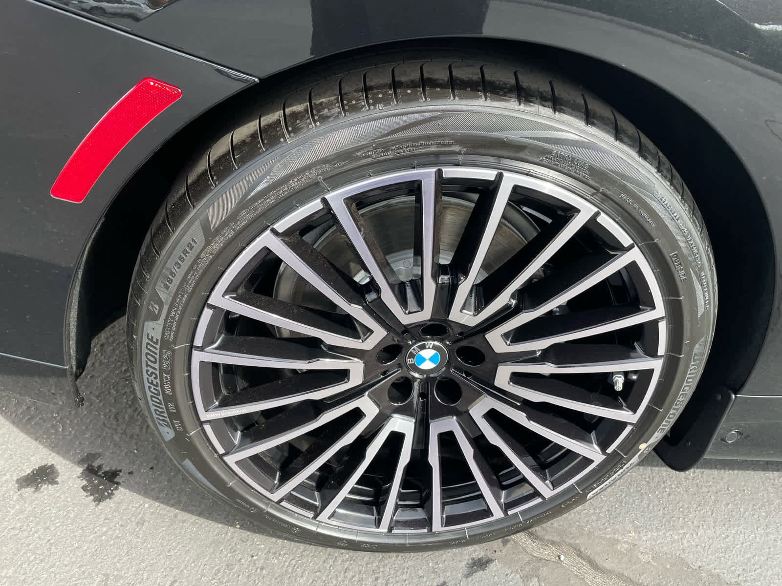 New 2026 BMW 750e xDrive w/ Executive Package image 23