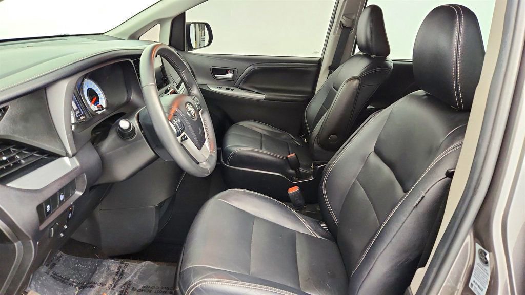 Used 2017 Toyota Sienna SE Premium image 19