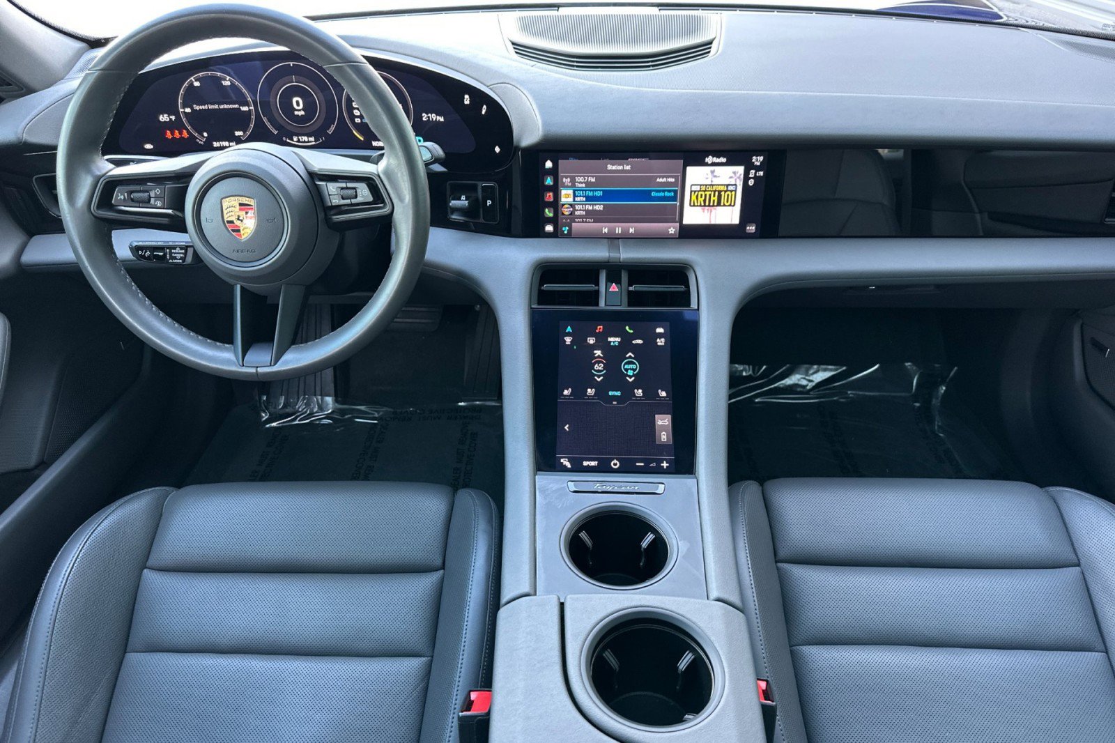 Used 2022 Porsche Taycan image 6