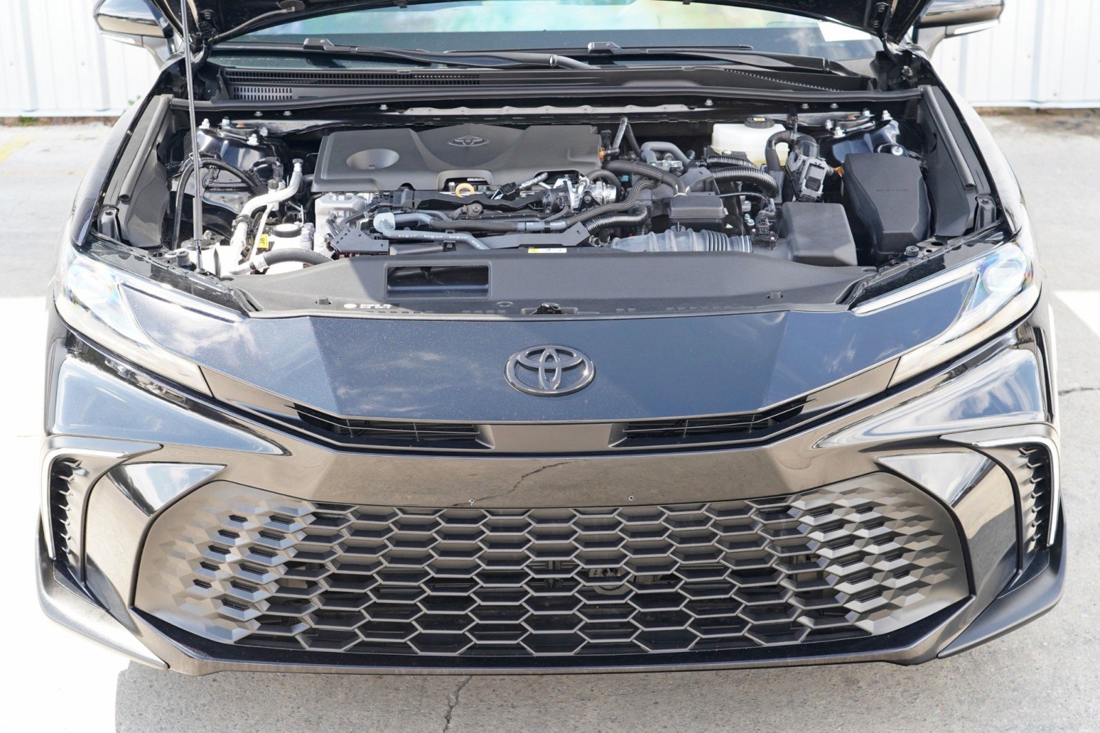 Used 2025 Toyota Camry SE w/ Convenience Package image 7