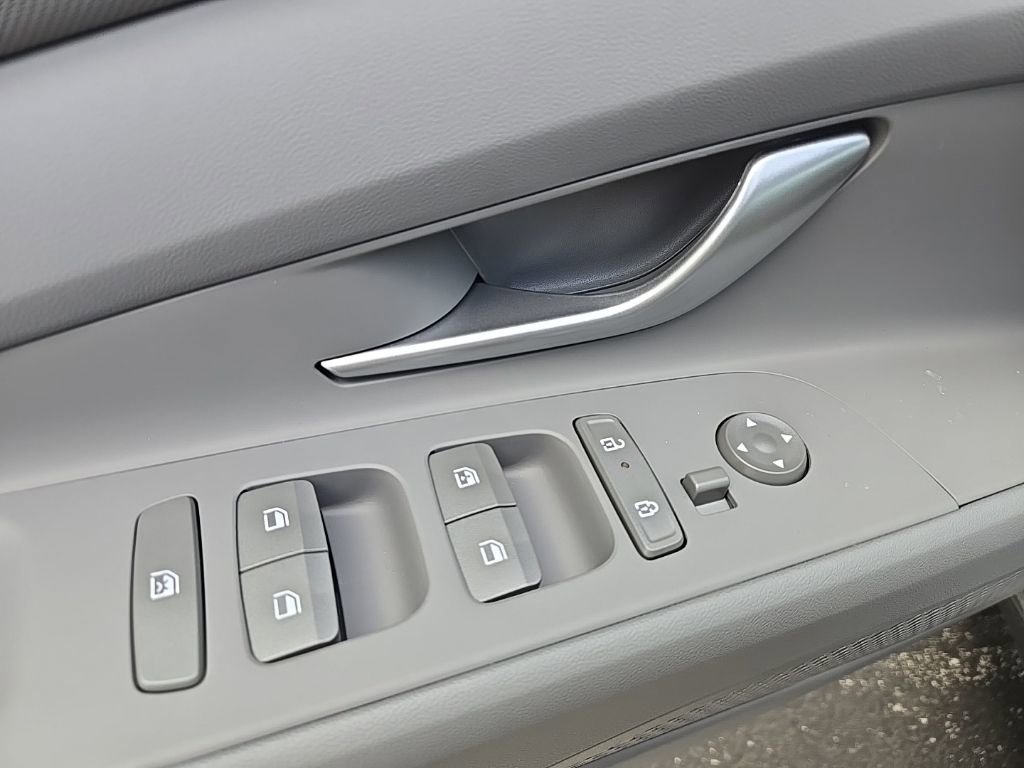 New 2026 Hyundai Elantra Sport FWD image 21