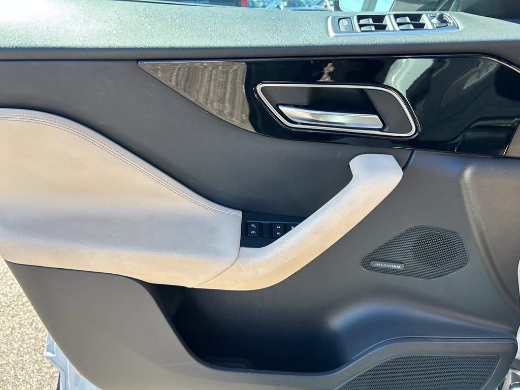 Used 2019 Jaguar F-PACE Premium AWD/4WD image 19