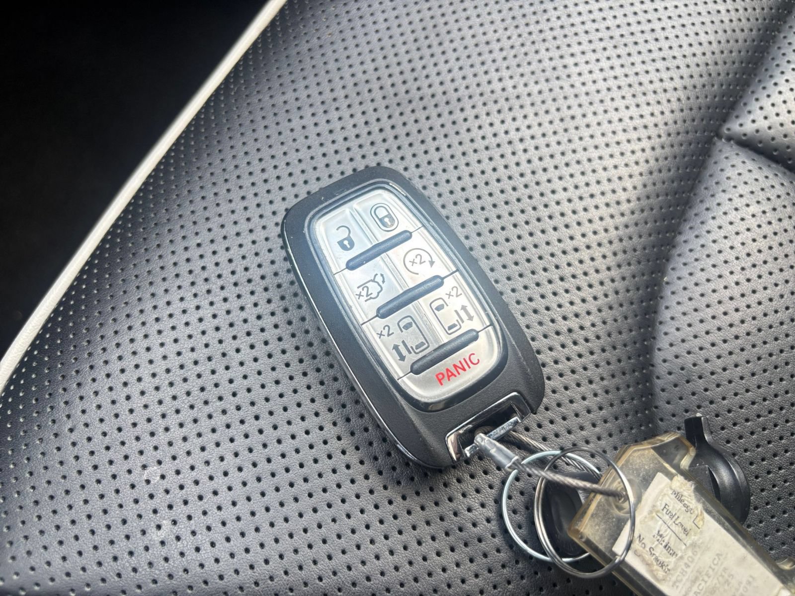 Used 2025 Chrysler Pacifica Limited FWD image 26