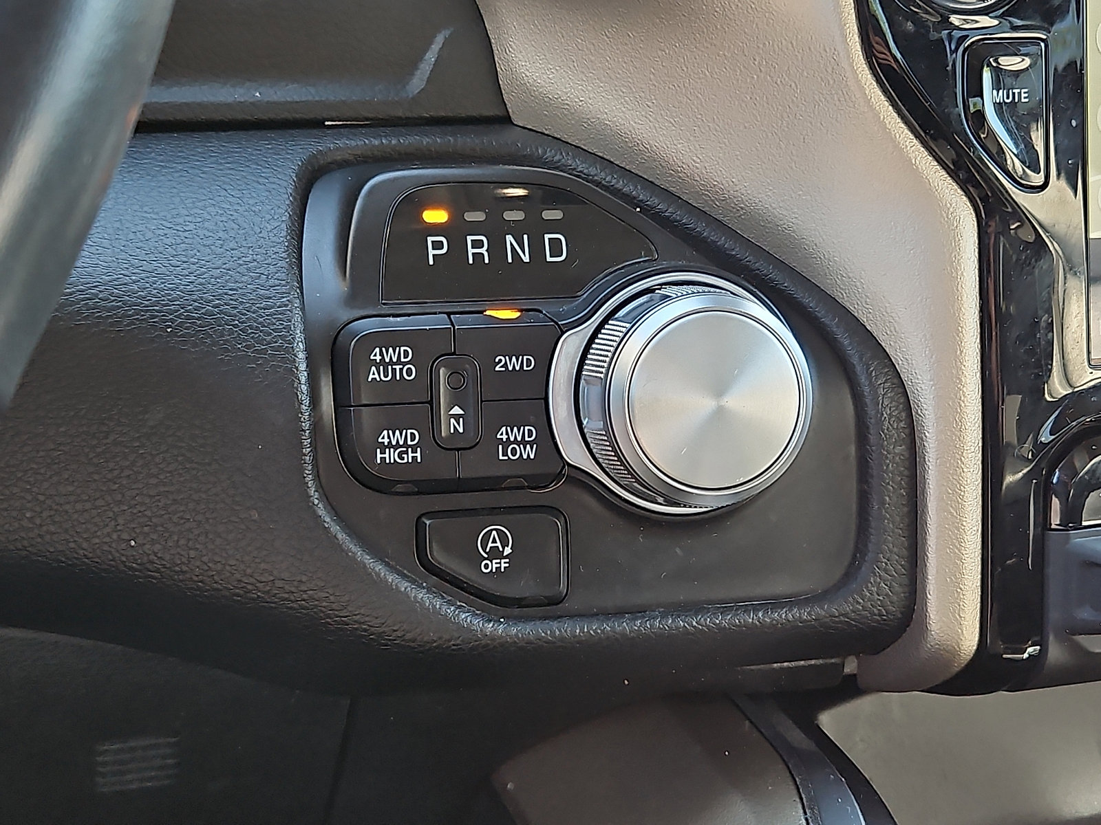 Used 2022 RAM 1500 Laramie AWD/4WD image 14