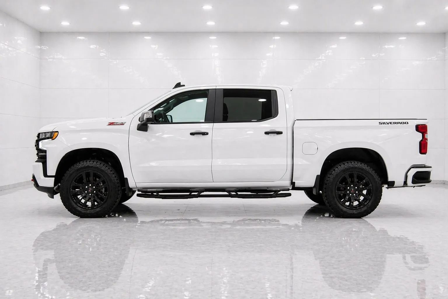 Used 2022 Chevrolet Silverado 1500 LT Trail Boss w/ LT Trail Boss Premium Package AWD/4WD image 2