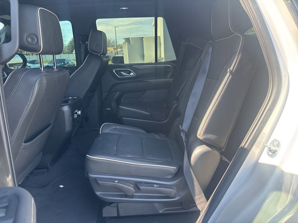 Used 2022 GMC Yukon SLT w/ SLT Premium Package image 9