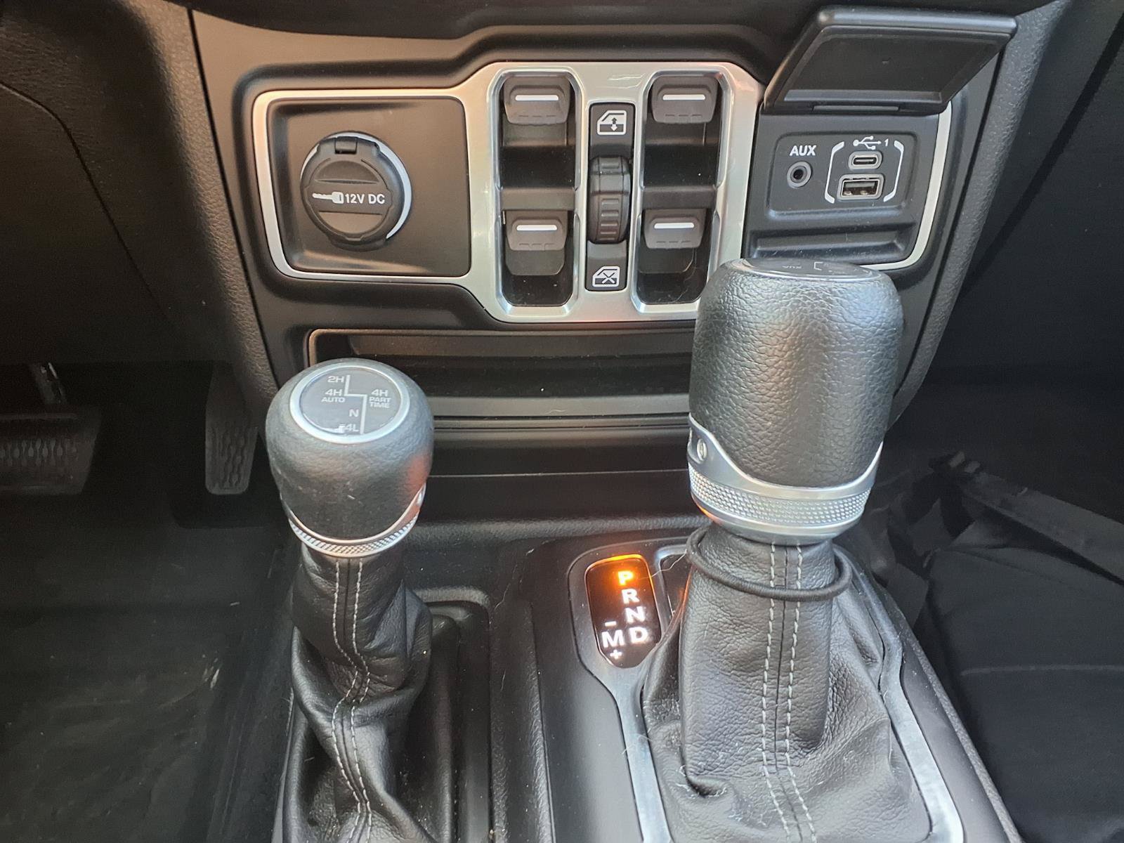 Used 2024 Jeep Wrangler Unlimited w/ Dual Top Group AWD/4WD image 18