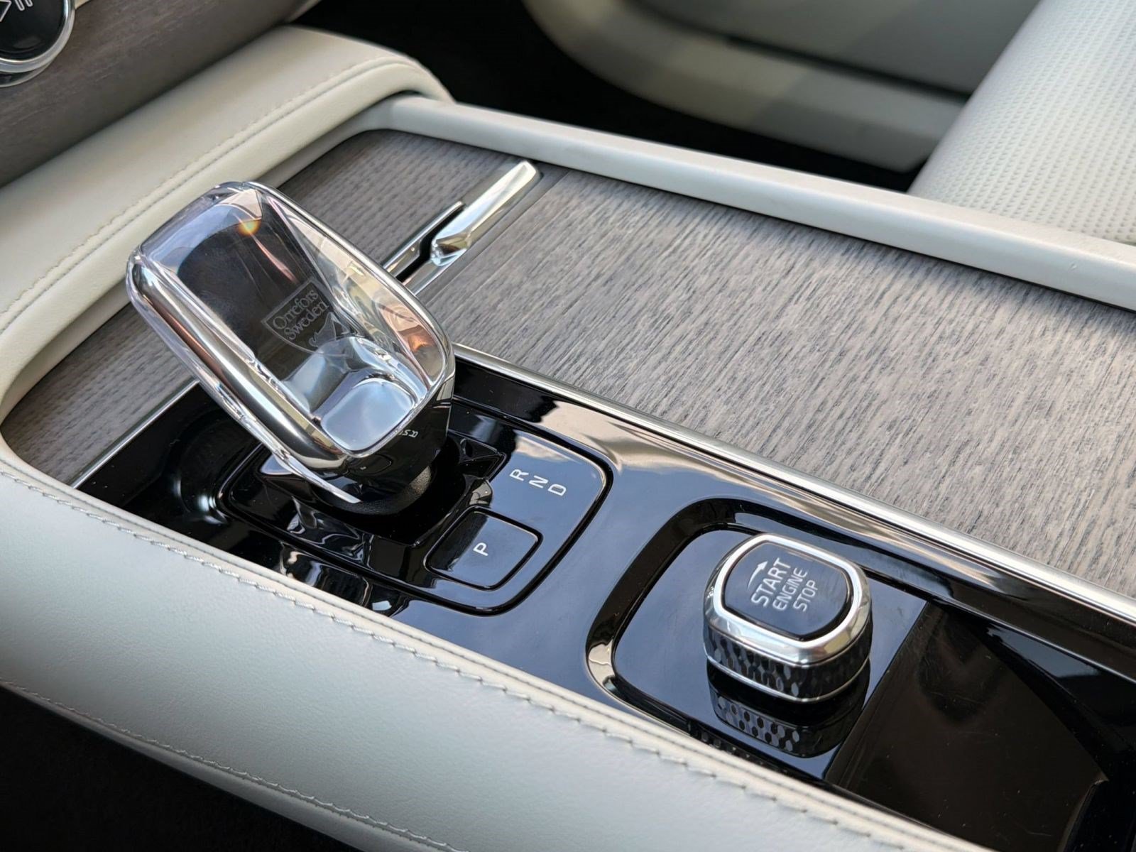 Certified 2024 Volvo XC90 B6 Ultimate AWD/4WD image 16