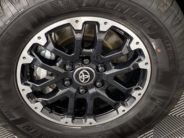 Used 2026 Toyota Tundra SR5 w/ TRD Off-Road Package AWD/4WD image 30