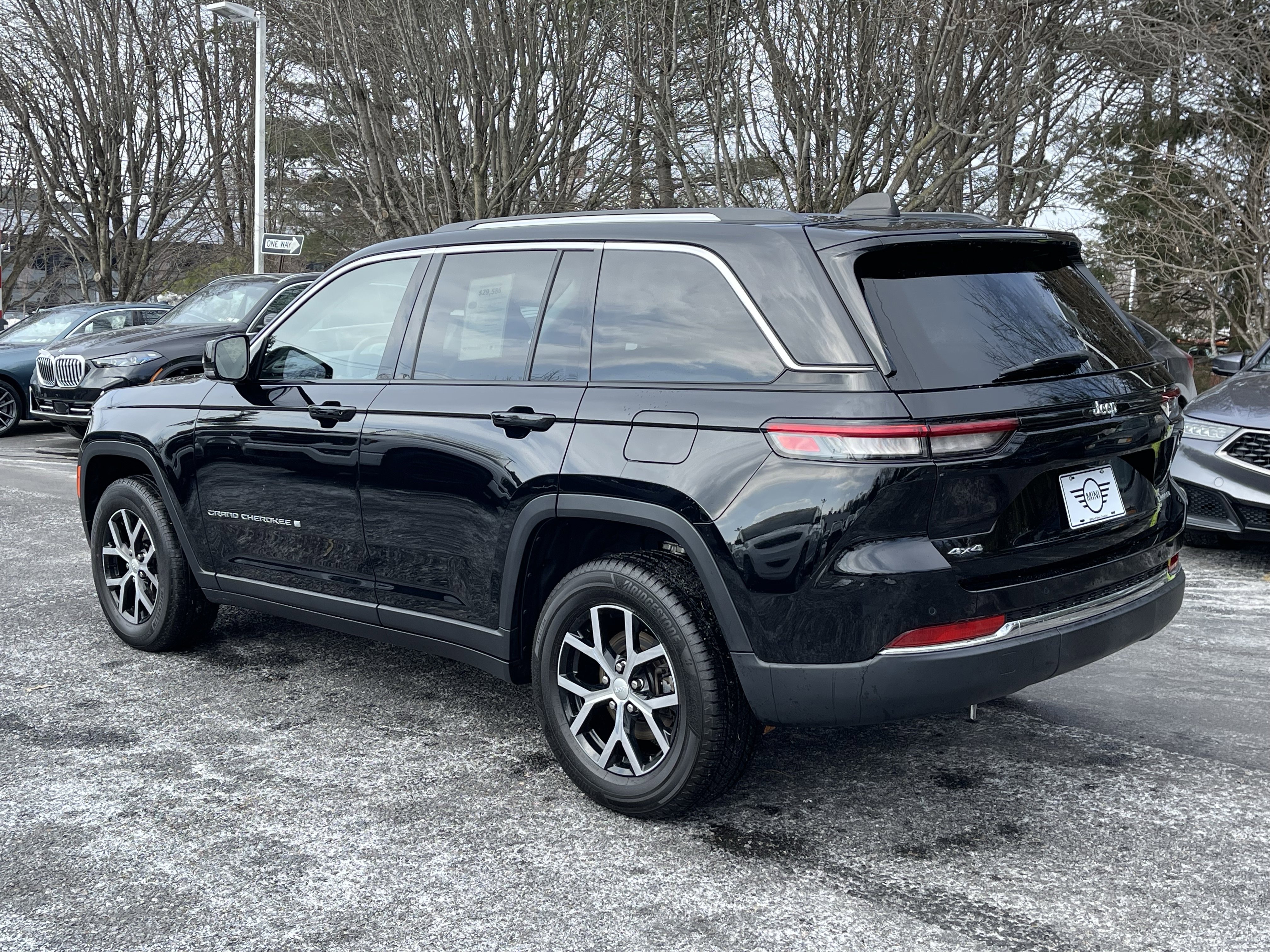 Used 2023 Jeep Grand Cherokee Limited image 5