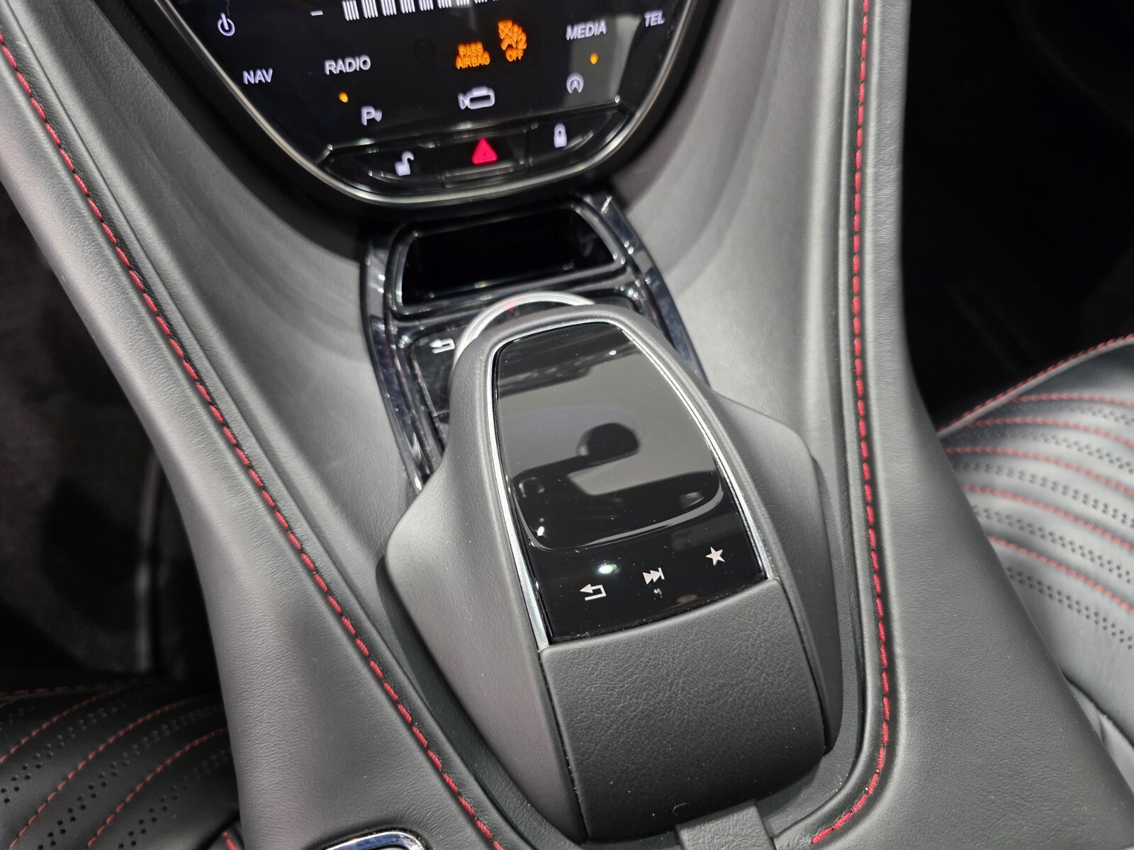 Used 2021 Aston Martin DB11 Coupe image 15