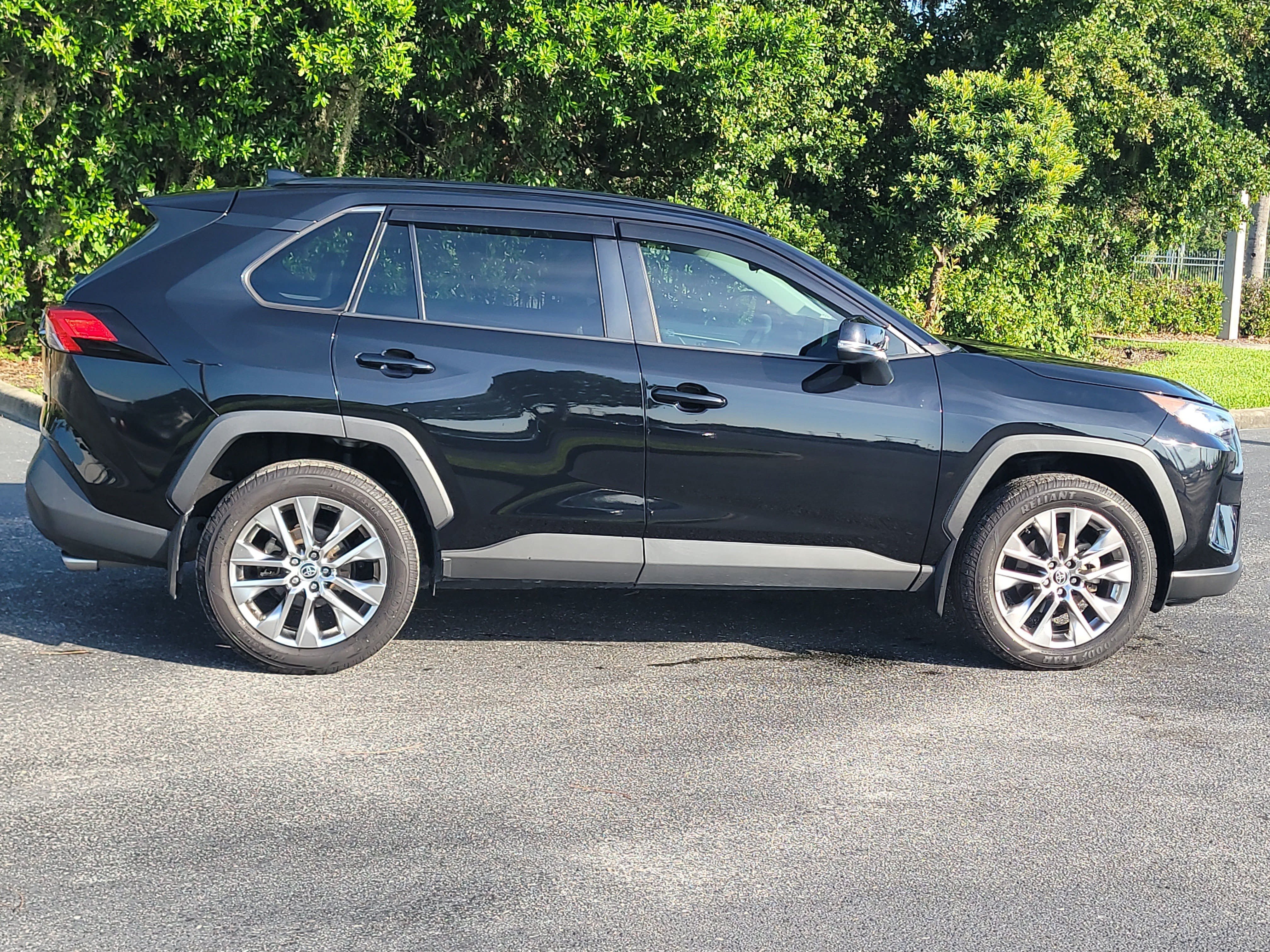 Used 2021 Toyota RAV4 XLE Premium FWD image 8