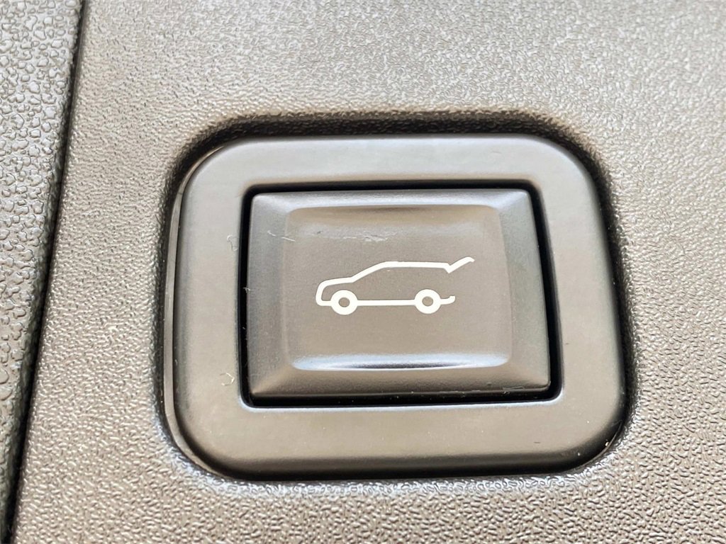 Used 2021 Cadillac XT5 Premium Luxury image 14