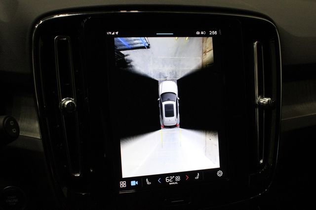 Used 2025 Volvo XC40 B5 Plus image 10