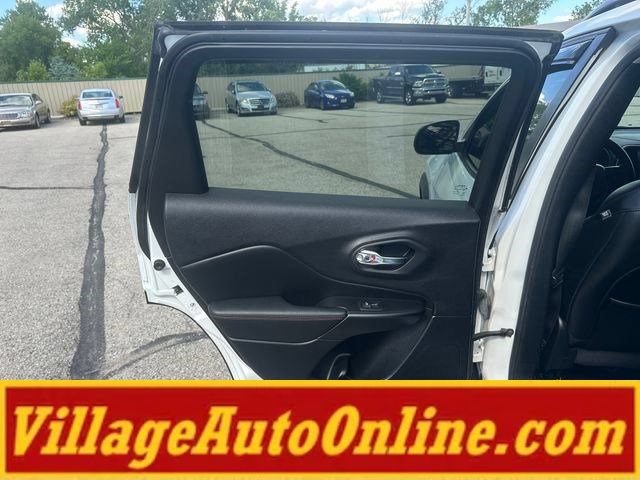 Used 2021 Jeep Cherokee Trailhawk w/ Trailer Tow Group AWD/4WD image 32