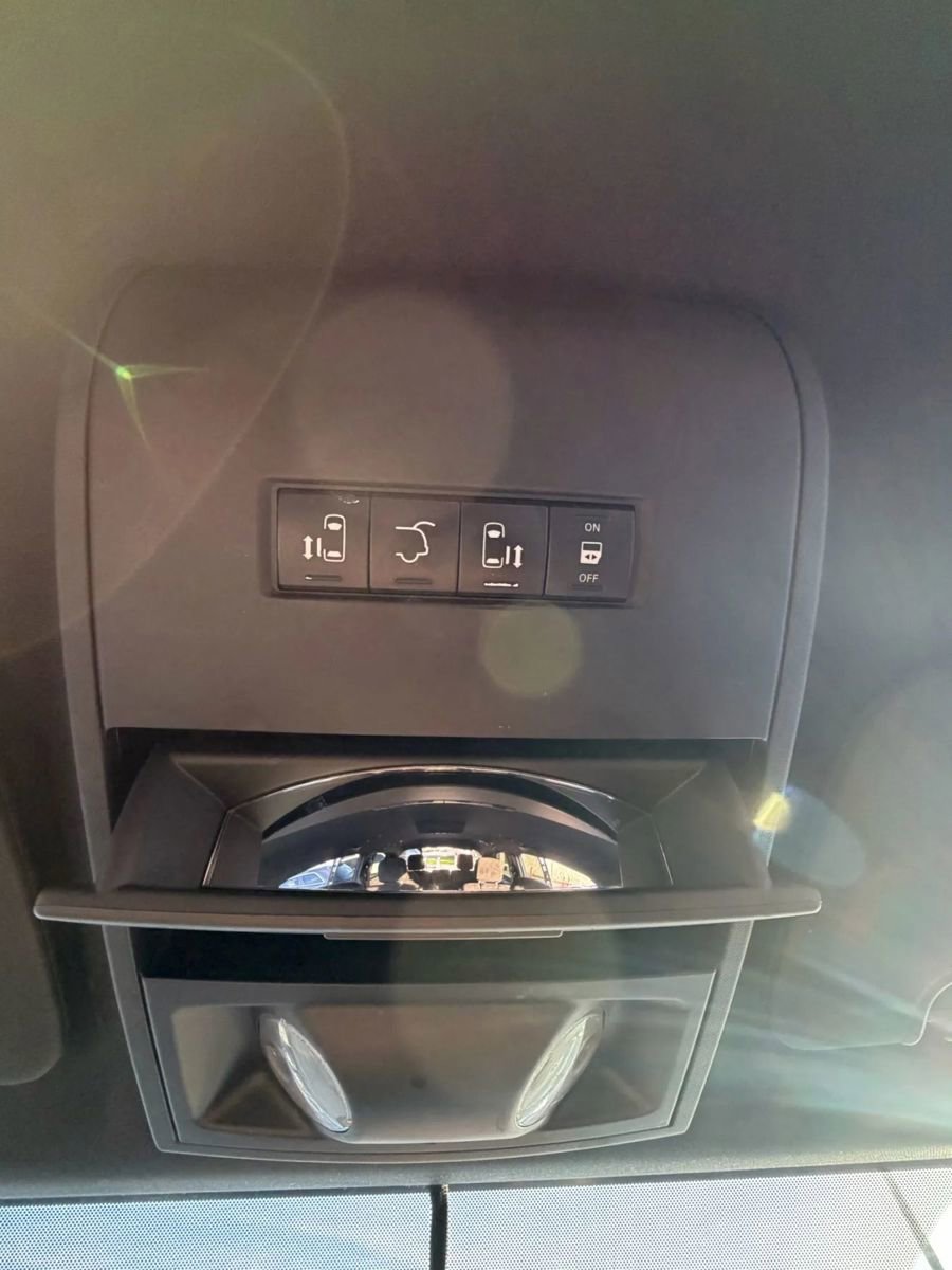 Used 2015 Dodge Grand Caravan SXT w/ Blacktop Package image 38