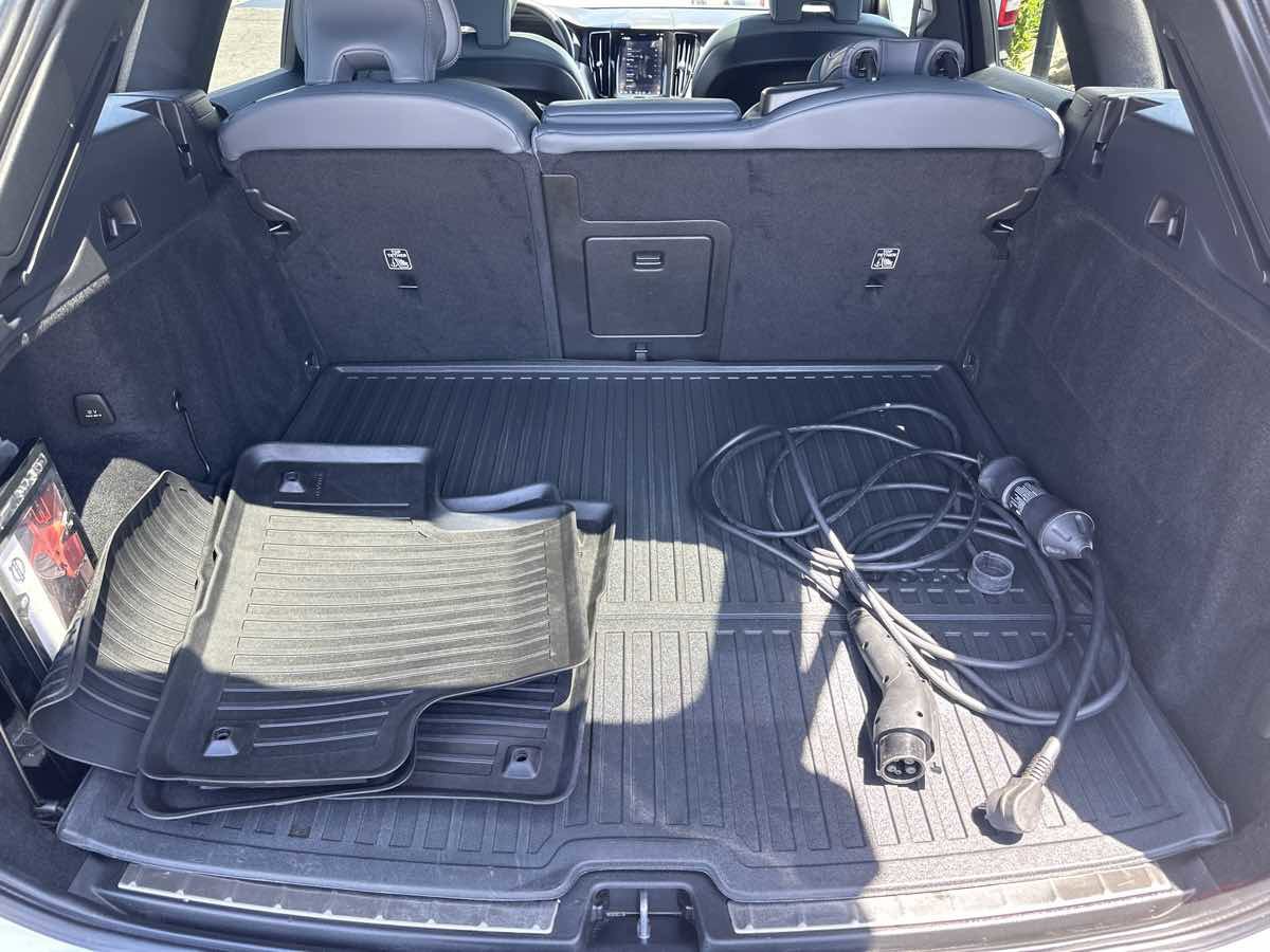 Used 2022 Volvo XC60 T8 R-Design w/ Advanced Package image 15