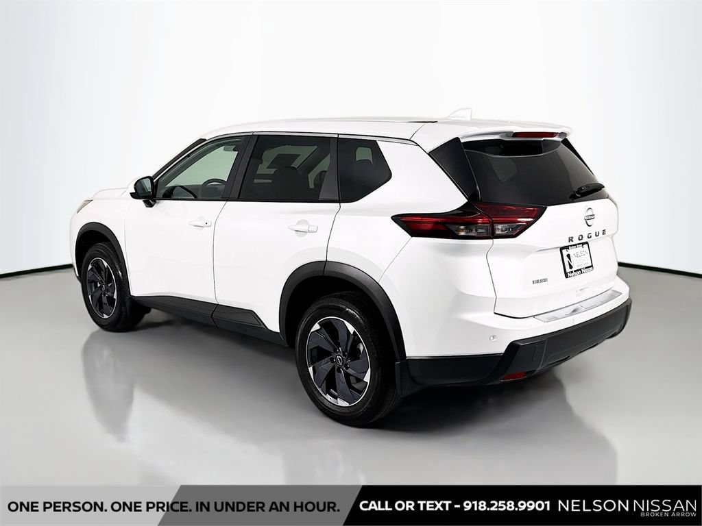 Certified 2026 Nissan Rogue SV FWD image 7