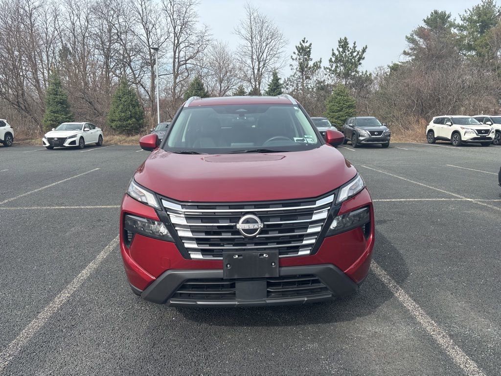 Used 2024 Nissan Rogue SV w/ SV Premium Package image 2