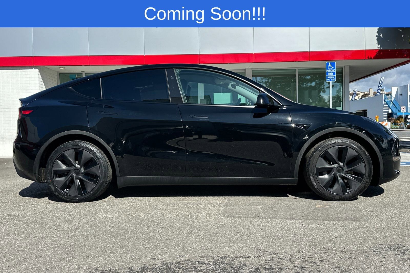 Used 2025 Tesla Model Y Long Range image 3