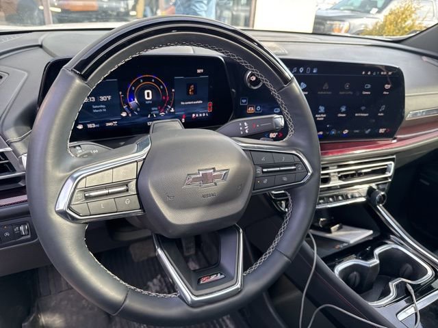 Used 2025 Chevrolet Traverse Z71 w/ Enhanced Driving Package image 5