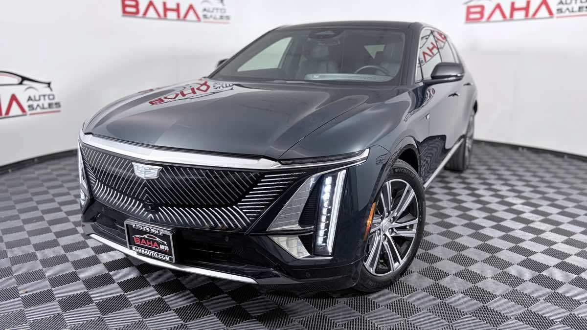 Used 2024 Cadillac Lyriq Luxury AWD/4WD image 2