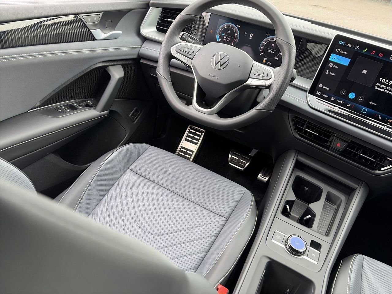 New 2026 Volkswagen Tiguan SE R-Line image 10