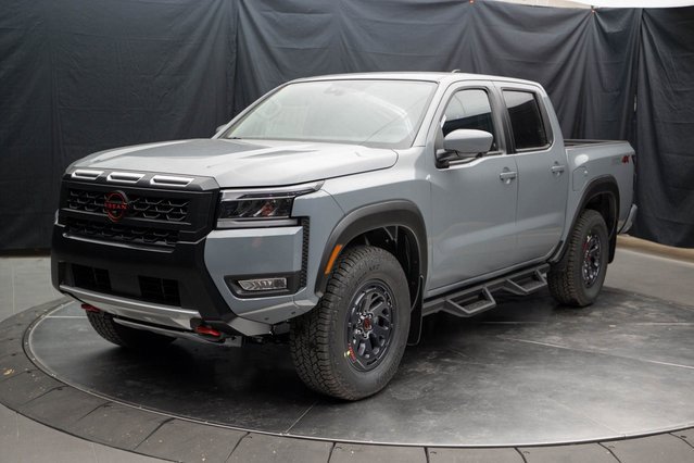 Used 2025 Nissan Frontier PRO-4X w/ Pro Convenience Package image 6