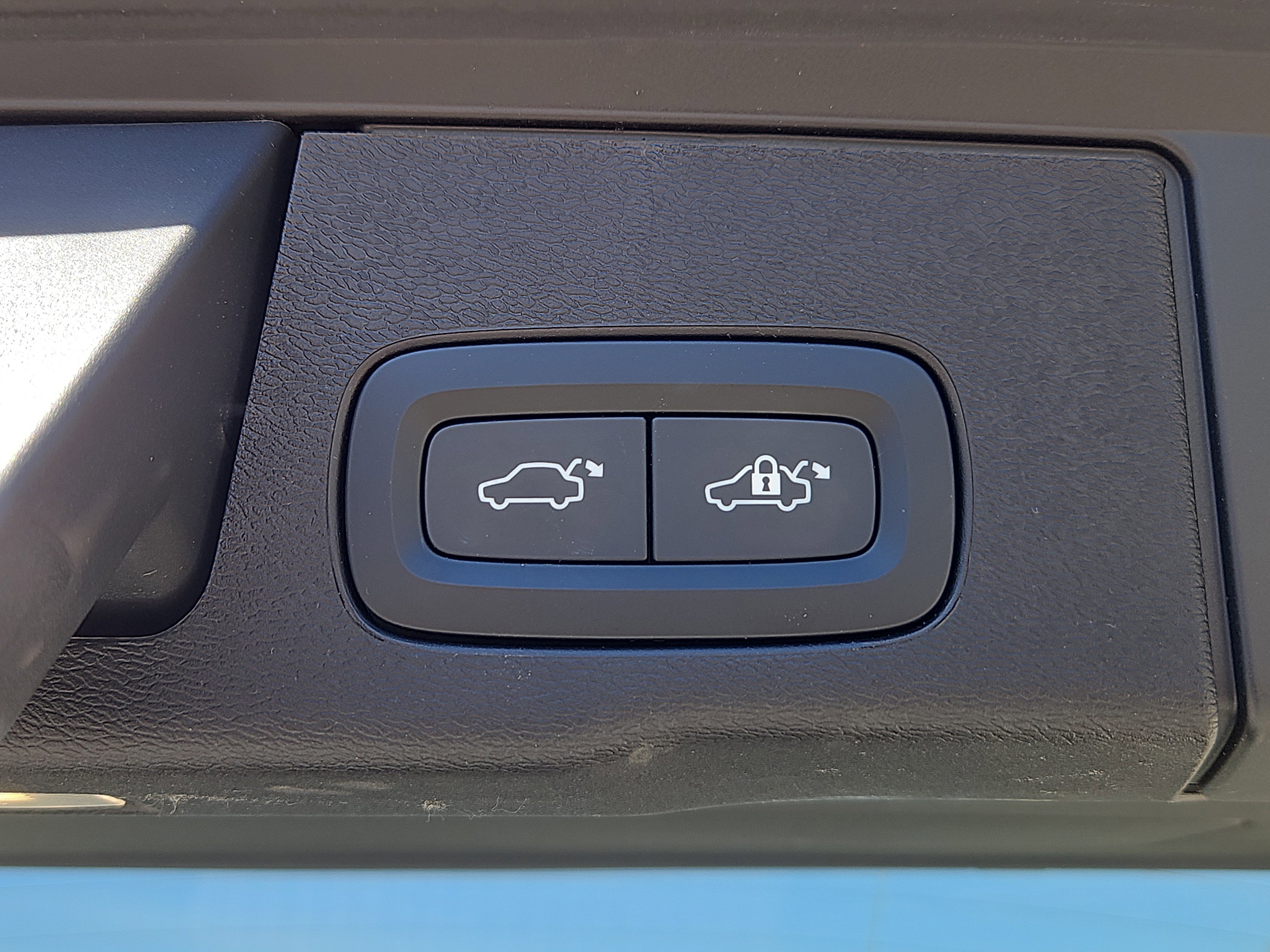 Certified 2023 Volvo XC60 B5 Plus w/ Climate Package AWD/4WD image 14