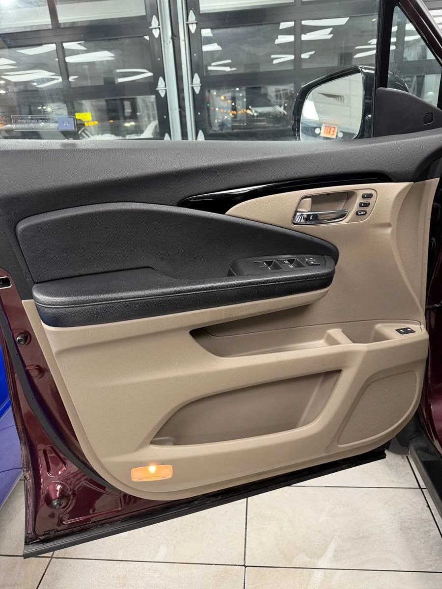 Used 2016 Honda Pilot Elite image 22