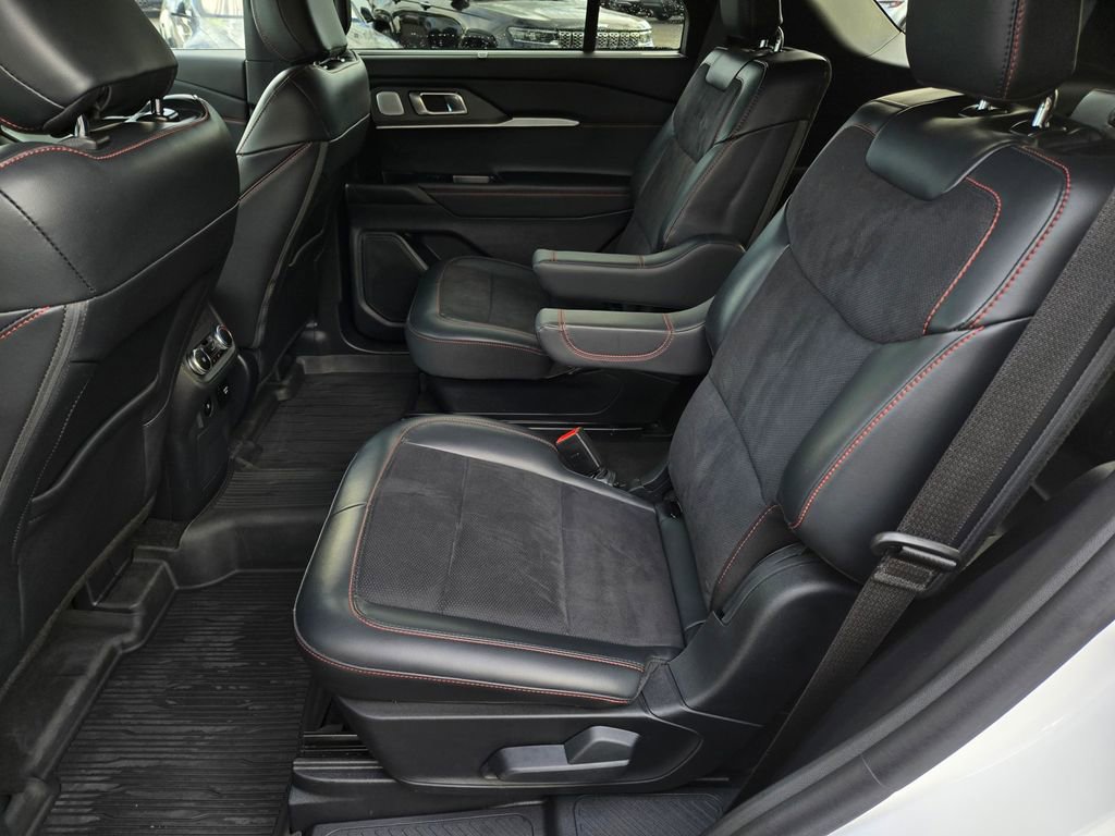 Used 2025 Ford Explorer ST image 12