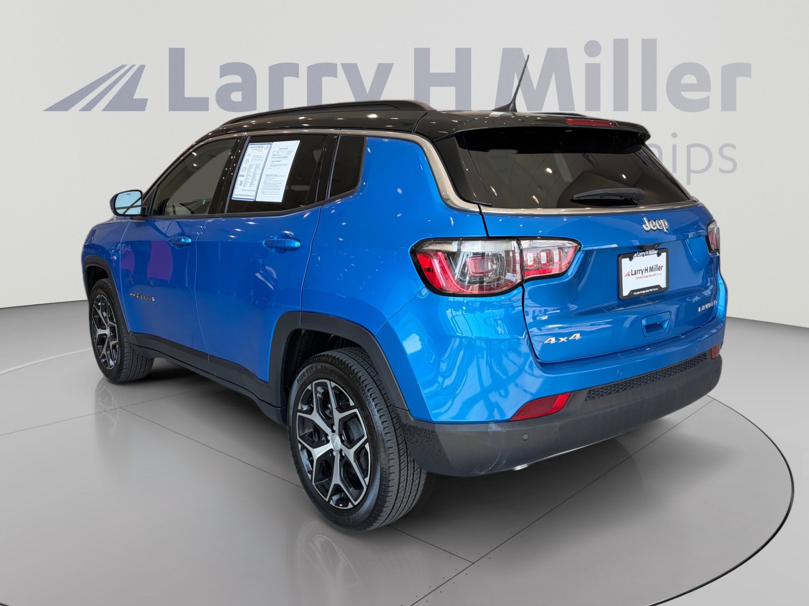 Used 2024 Jeep Compass Limited AWD/4WD image 3