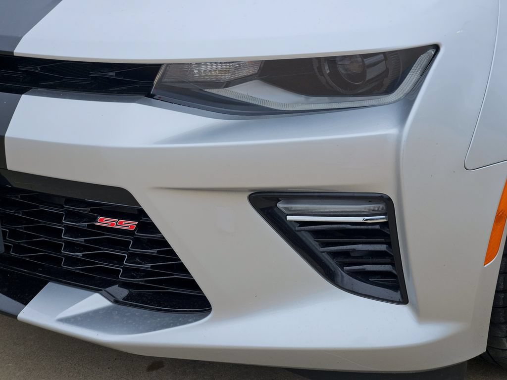 Used 2018 Chevrolet Camaro SS RWD image 11