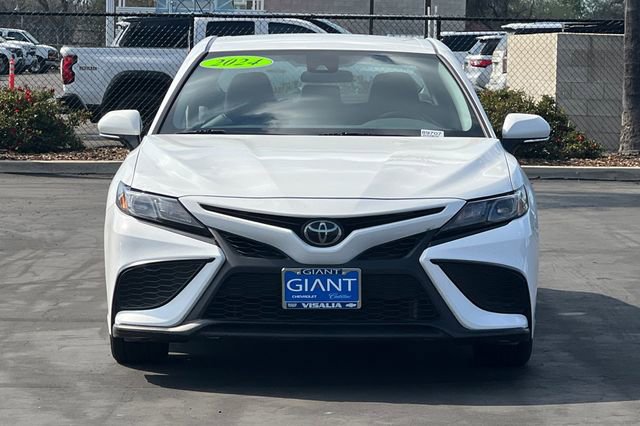 Used 2024 Toyota Camry SE image 9