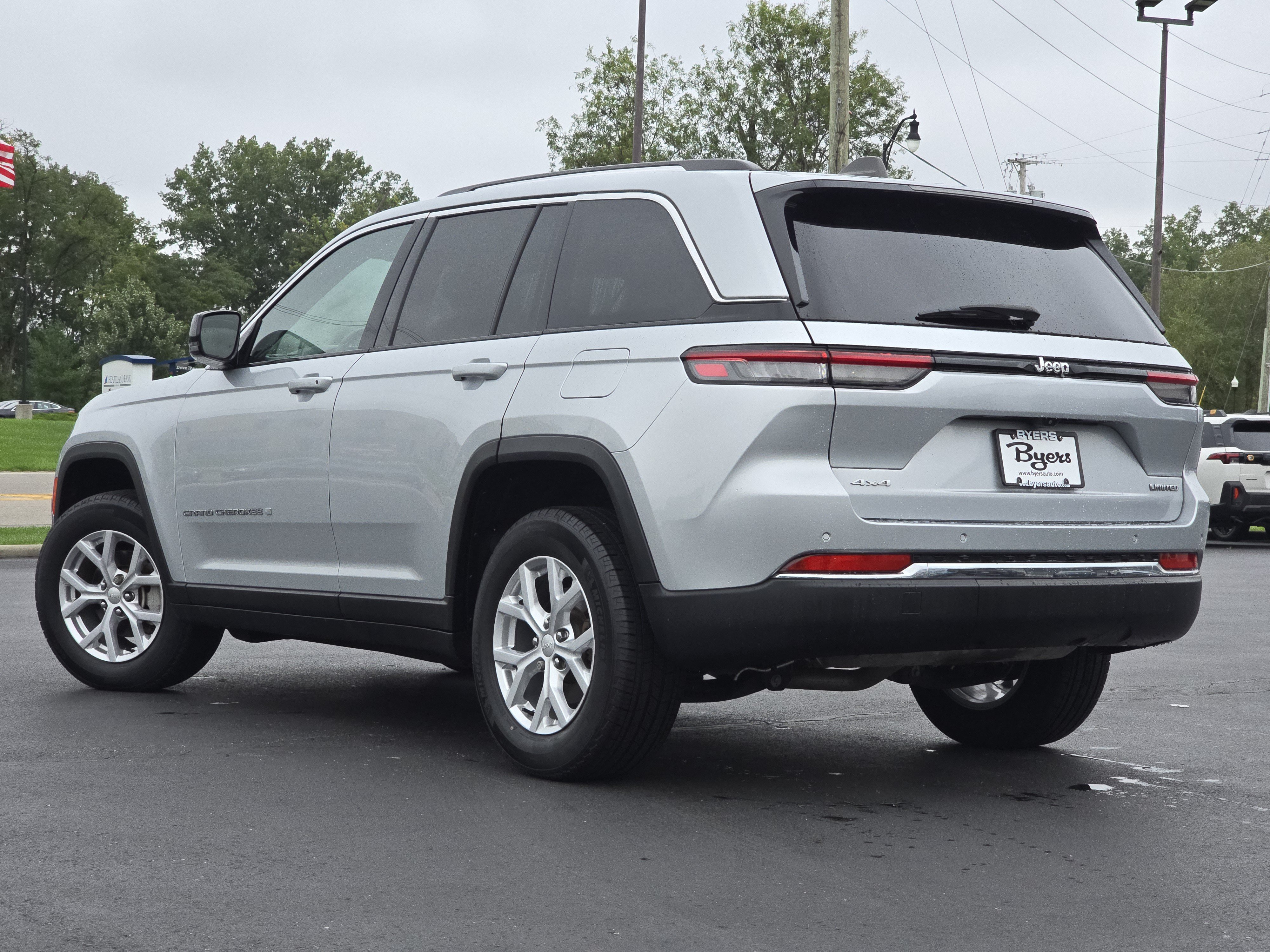 Used 2023 Jeep Grand Cherokee Limited AWD/4WD image 5