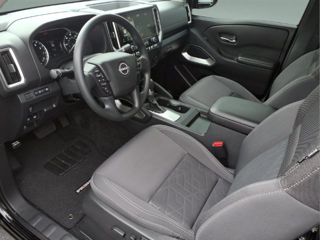 Certified 2025 Nissan Frontier SV AWD/4WD image 11