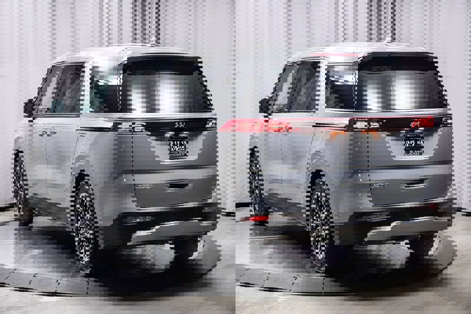 Used 2024 Kia Carnival EX image 2