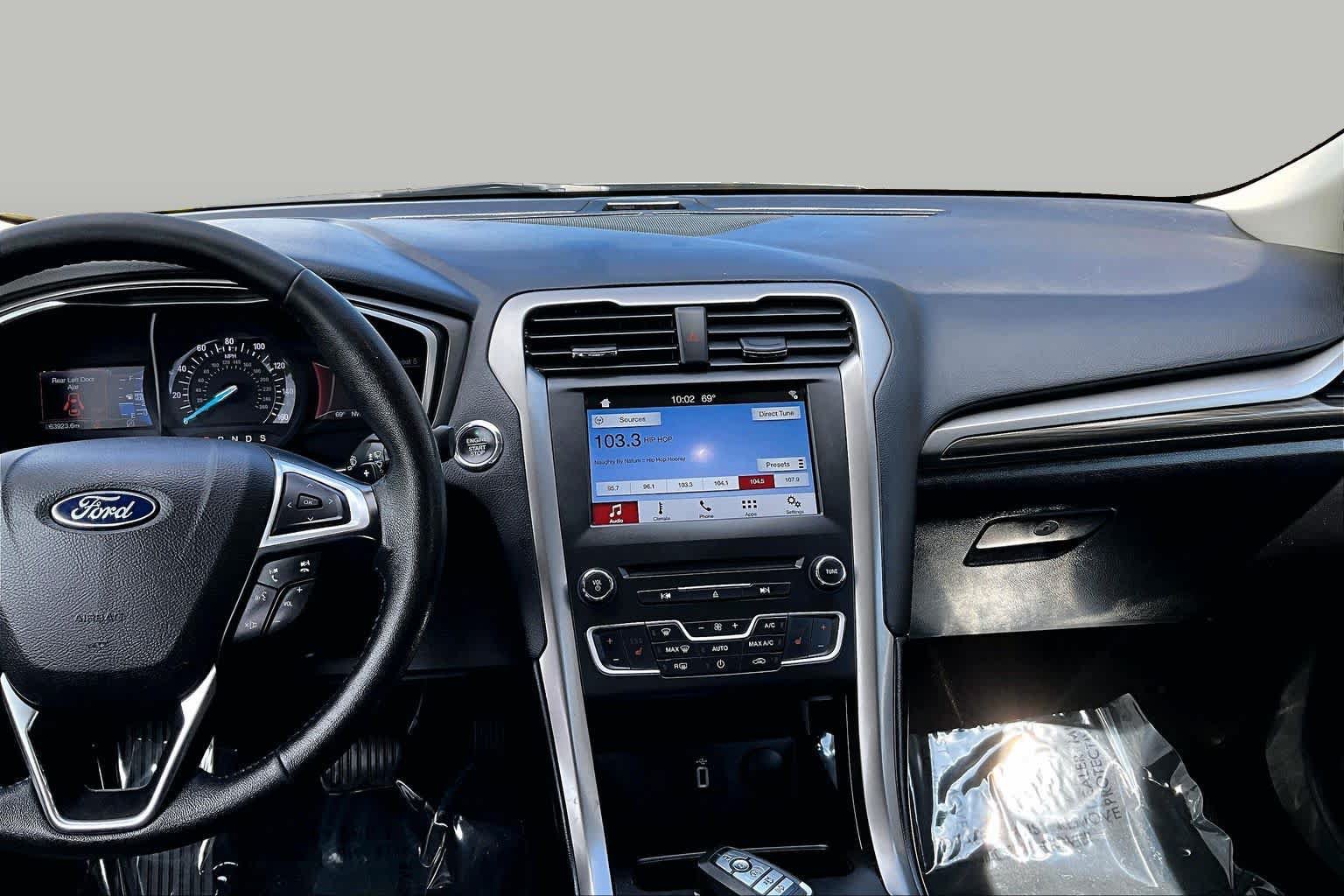 Used 2018 Ford Fusion SE w/ Fusion SE Technology Package FWD image 7