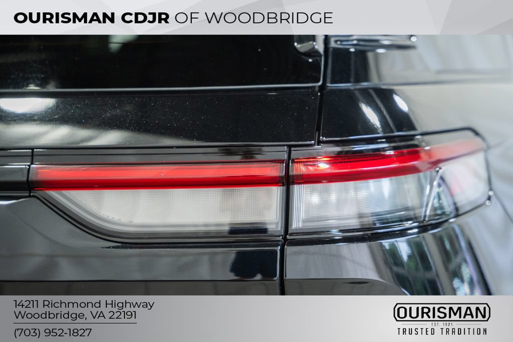 Certified 2023 Jeep Grand Cherokee Limited w/ Black Appearance Package AWD/4WD image 7