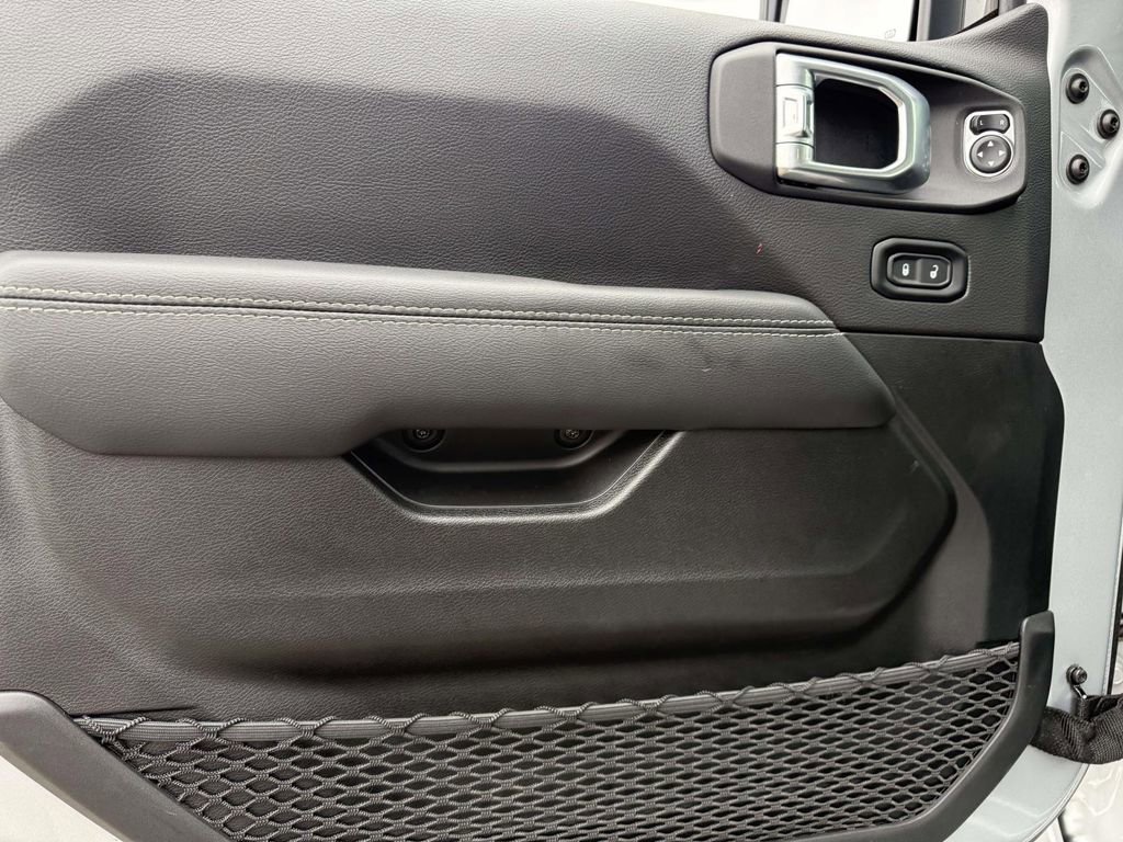 Used 2022 Jeep Wrangler Unlimited Sahara image 12