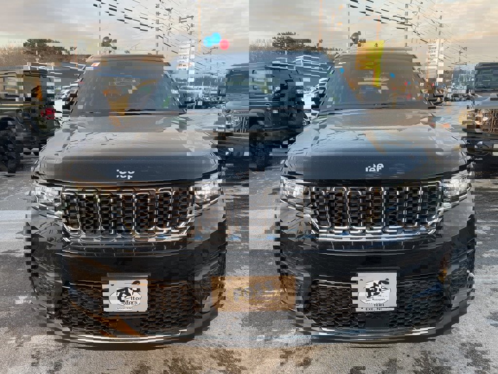 New 2025 Jeep Grand Cherokee Laredo X image 2
