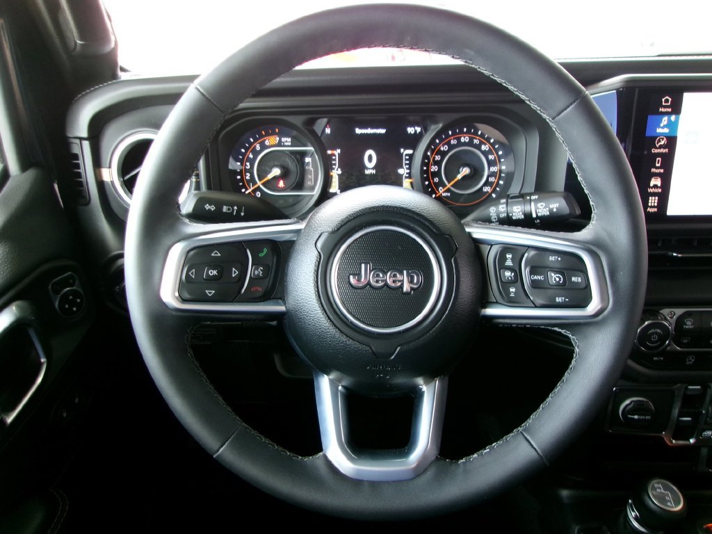 Used 2025 Jeep Wrangler Unlimited Sahara AWD/4WD image 9